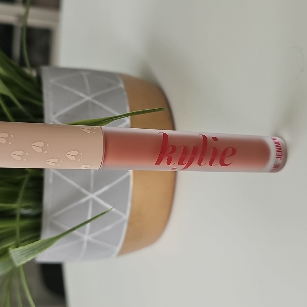 NWOT Kylie Cosmetics Liquid Matte Lipstick 735 Vixen Baby